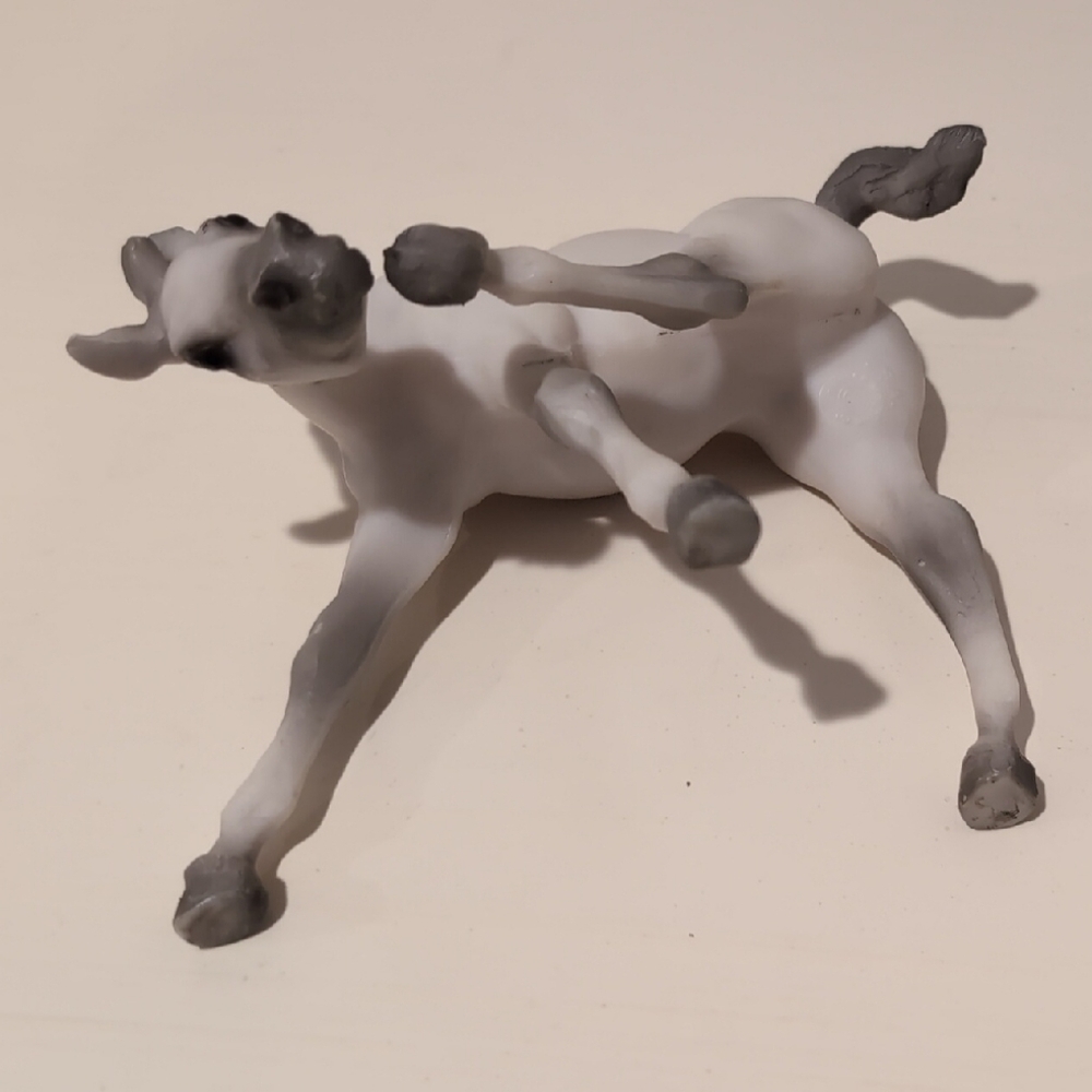 Breyer Scratching Foal - Picture 3 of 12